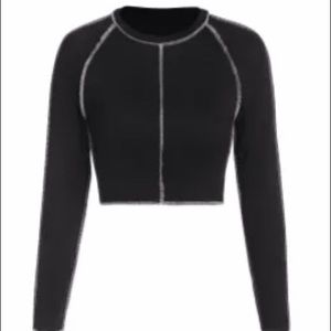 Topstitching cropped sleeve top